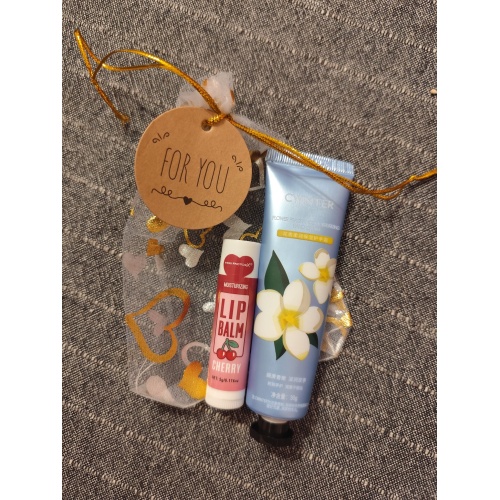 Σετ κρέμα χεριών και lip balm